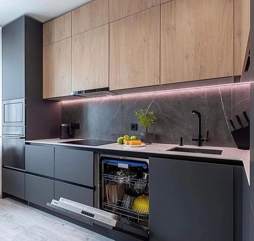 Современная линейная кухня в двух цветах