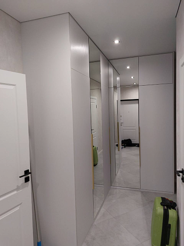 Шкаф в прихожую зеркальный