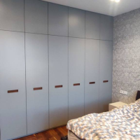 Шкаф в спальню серый