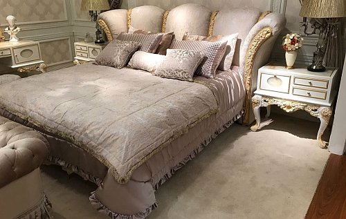 Спальня с прикроватными тумбочками