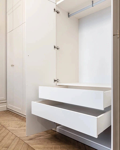 Шкаф для спальни белый