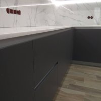 Угловая кухня с подсветкой