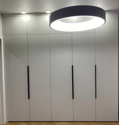 Шкаф в гостиную белый