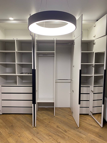 Шкаф в гостиную белый