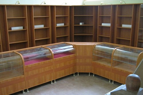 Торговая витрина из стела и дсп