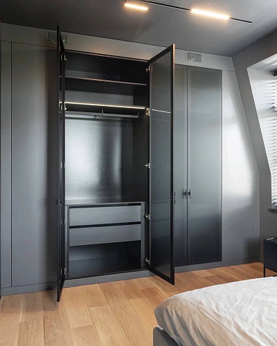 Шкаф графит в спальню
