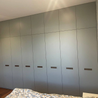 Шкаф в спальню серый