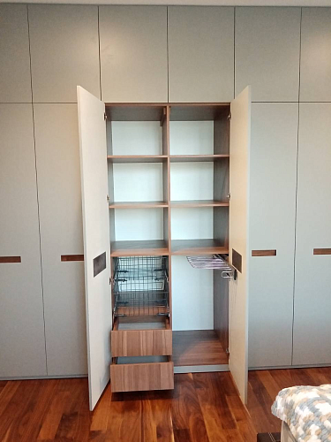 Шкаф в спальню серый