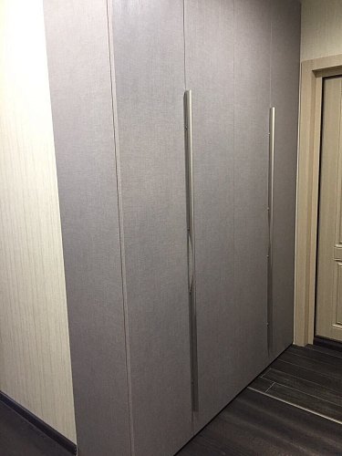 Шкаф распашной белый