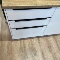 Светлая угловая кухня в современном стиле