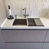 Угловая кухня с подсветкой , стиль hi-tech