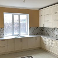 Кухня угловая белая под потолок