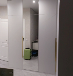 Шкаф в прихожую зеркальный