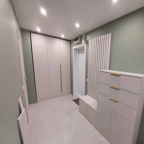 Шкаф распашной для прихожей