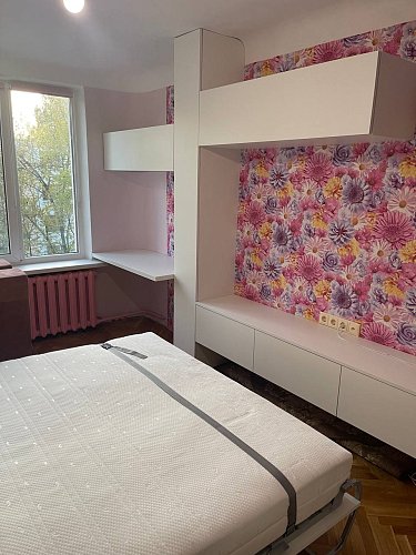 Кровать-трансформер с диваном встроенная в шкаф