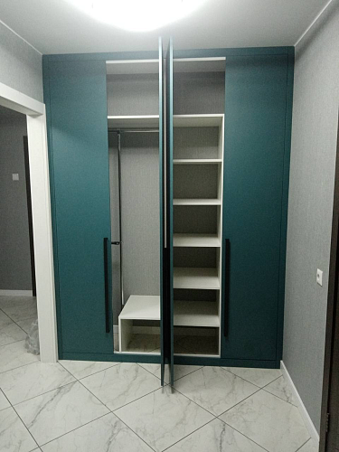 Шкаф распашной в прихожую