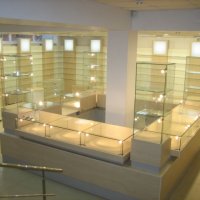Стеклянная витрина с торговым островком