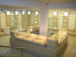 Стеклянная витрина с торговым островком Стеклянная витрина с торговым островком