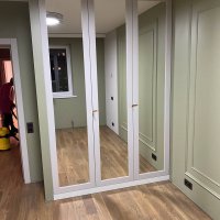 Шкаф-купе белый с зеркалом