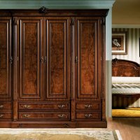 Шкаф из массива