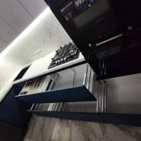 Современная линейная кухня в двух цветах