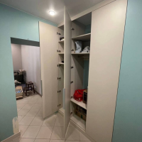 Шкаф распашной встроенный