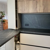 Угловая кухня с барной стойкой