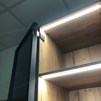 Шкаф со стеклом и подсветкой